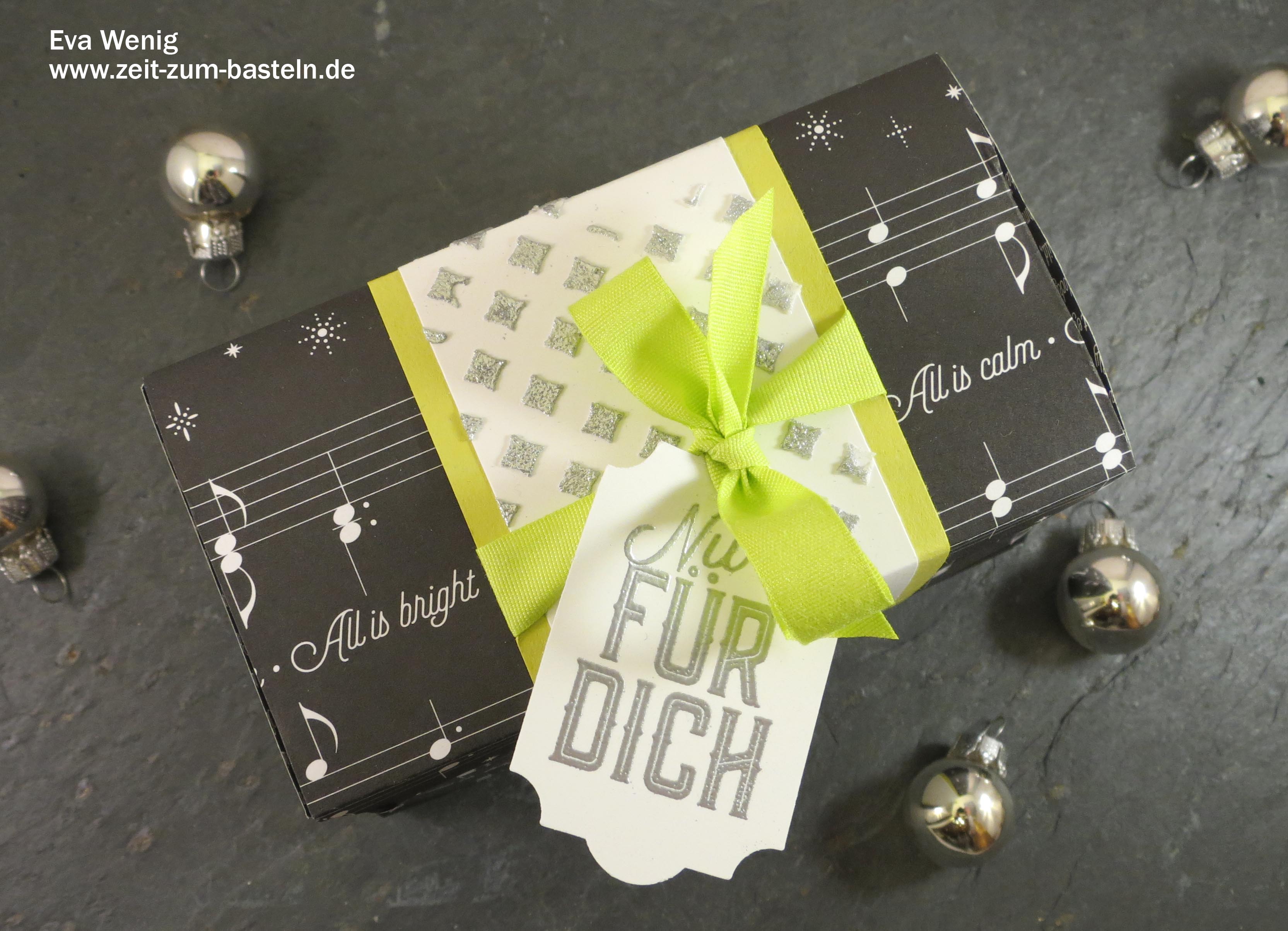 Weihnachtliche Box mit Strukturpaste und Embossingpulver - Stampin Up (Weihnachtliche Etiketten) - www.zeit-zum-basteln.de