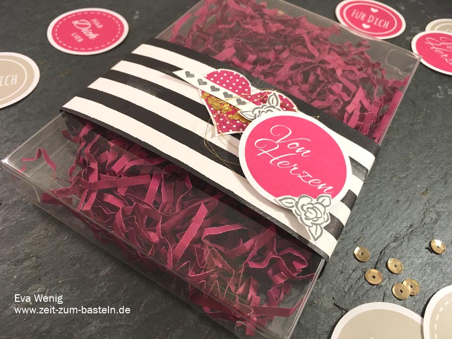 Freebie zum Valentinstag mit einem Set aus Karte & Verpackung und dem Set 'Heart Happiness' - Stampin Up - www.zeit-zum-basteln.de