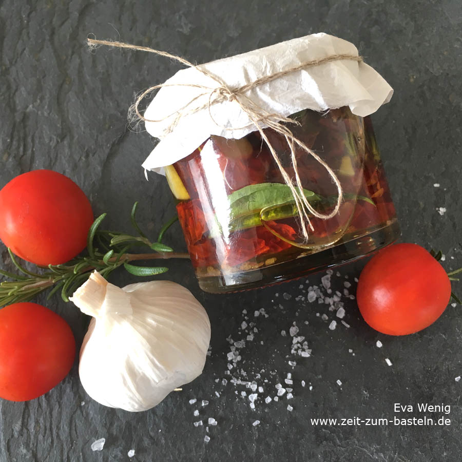 Dörren: Eingelegte getrocknete Tomaten in Öl, Knoblauch und Kräutern - www.zeit-zum-basteln.de